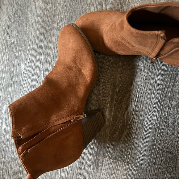 Ankle highheel boots - Picture 2 of 2